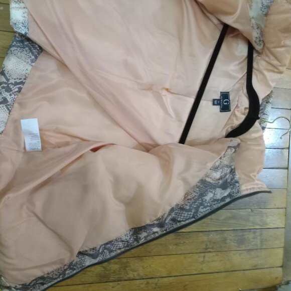 Peach, grey, and white puffer jacket - Like new - Picture 3 of 7